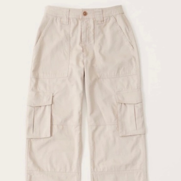 Abercrombie & Fitch Pants - Abercrombie 90s baggy cargo pants in cream